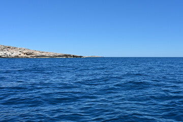 paesaggio di un'isola in mezzo al mare