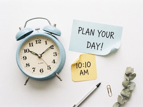 Vintage alarm clock with sticky notes encouraging daily planning and time management