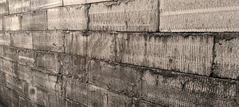 Textured lightweight concrete block wall