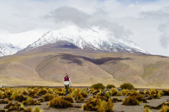 Woman below a snow-capped volcano on the altiplano, Sud L&iacute;pez, Potos&iacute;, Bolivia
