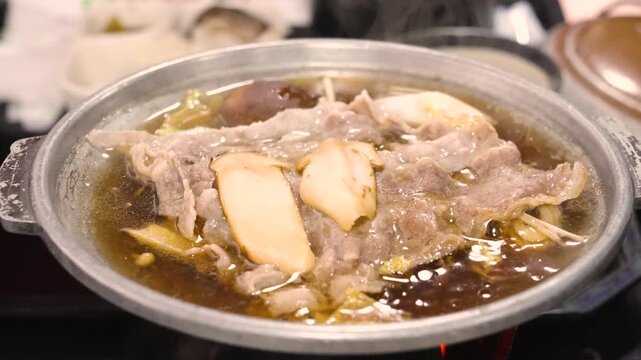 1人前の牛すき鍋（松茸入り）