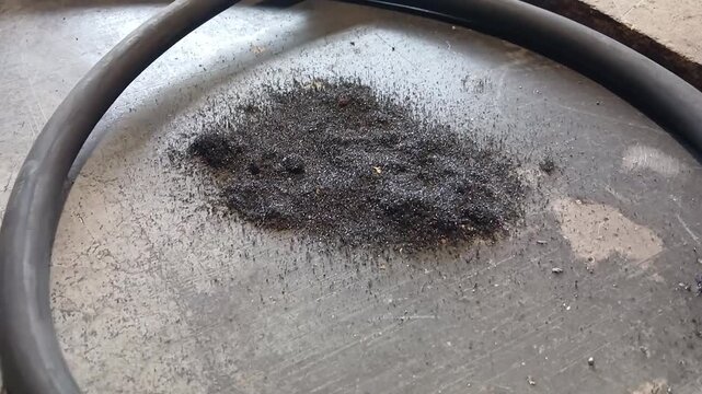 Physics experiment with metal shavings and current and magnetization - part of a series