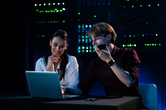It professionals collaborating in data center managing cloud computing