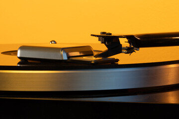 A close-up image showing a electronic stylus tracking force gauge. An electronic stylus force gauge is a small, digital pocket scale designed to measure the downward tracking weight of a turntable ton © alexander