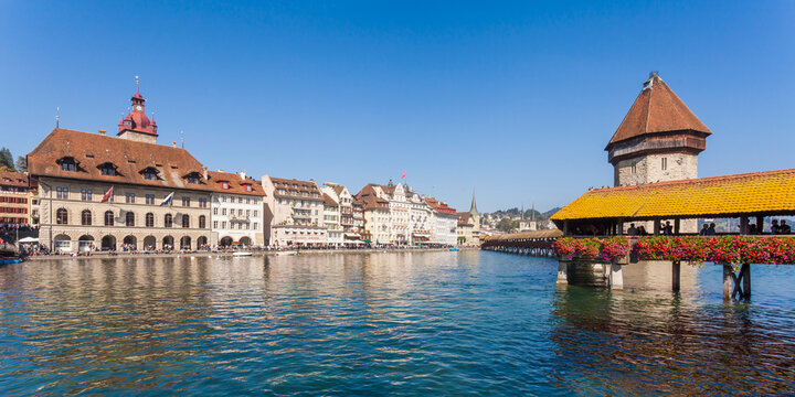 Switzerland, Canton of Lucerne, Lucerne, Old town, Reuss river, old town hall, Chapel bridge and water tower