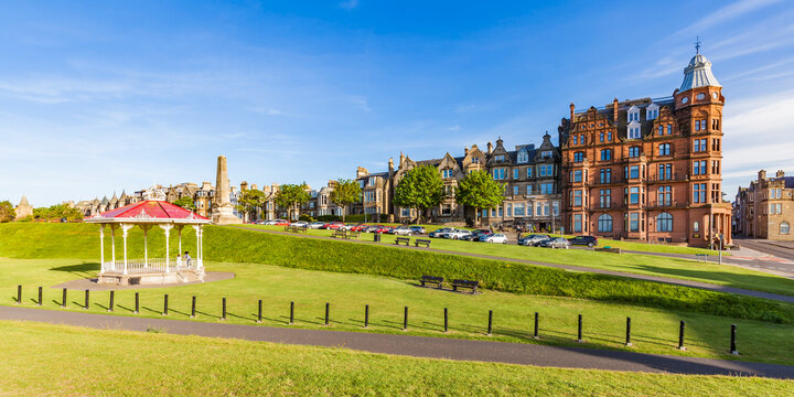 Scotland, Fife, St. Andrews, waterfront promenade