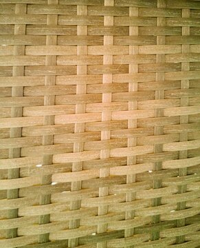 Fondo de textura de mimbre trenzado con patr&oacute;n artesanal de fibras naturales en tonos marrones