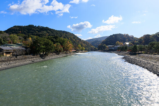 秋の宇治川　朝霧橋から上流を望む