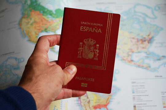 Pasaporte, documentaci&oacute;n visado y mapa ruta de viaje al extranjero passport to travel con itinerario 