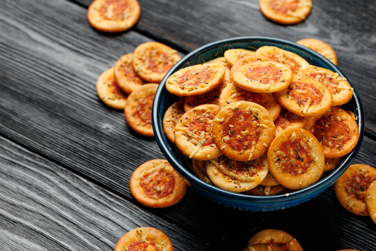 Mini Pizza Crackers with Tomato and Herbs