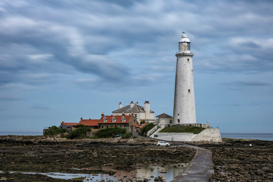Wide shot of St Mary&rsquo;s Lighthouse near Newcastle