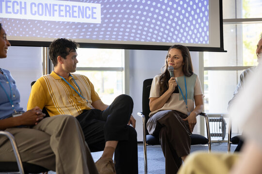 Dynamic Discussion on Artificial Intelligence Trends