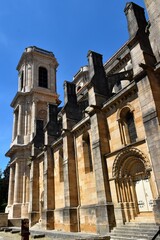 Fototapeta premium La façade sud de la cathédrale Saint-Mammès de Langres en Haute-Marne