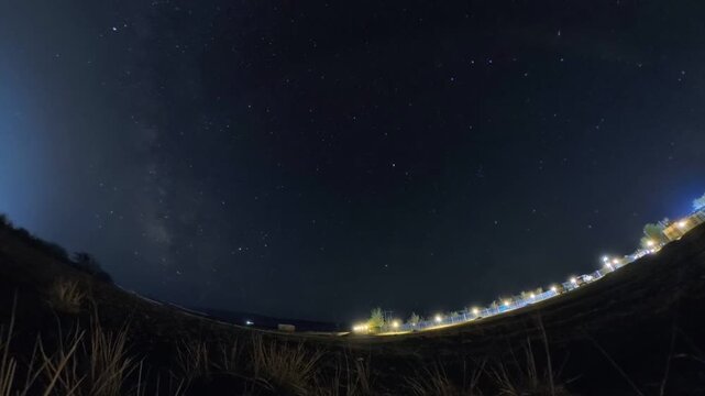 Star Trails and Milky Way &ndash; Night Sky Timelapse (31s)