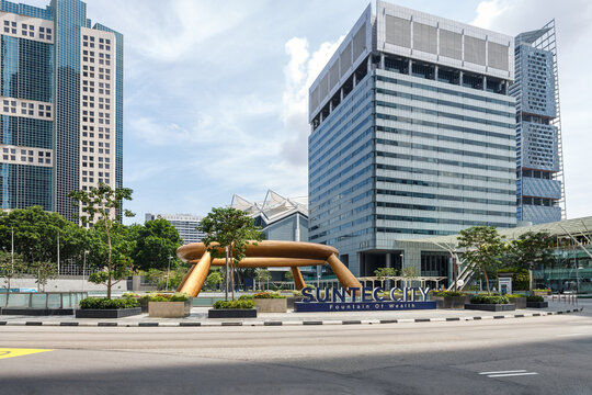 Fountain of Wealth at Suntec City in Singapore, featuring its iconic bronze ring sculpture surrounded by modern office buildings and water fountains
