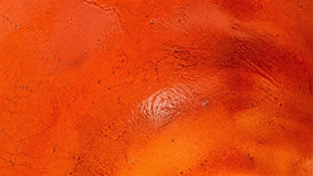柿釉のテクスチャ 明るい柿色に艶めく陶器の釉薬