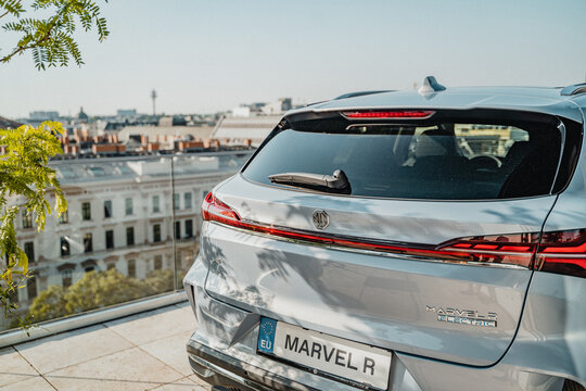 MG Marvel R Elektrofahrzeug im Freien