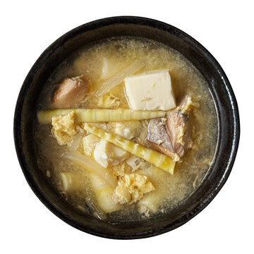 たけのこ汁 1杯の真上切り抜き。長野県の自家製郷土料理・手作りサバ缶入りみそ汁・家庭料理や春の味覚のフードデザイン素材