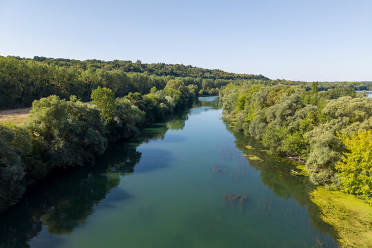Vue a&eacute;rienne de la Marne en &eacute;t&eacute; &agrave; Isles-les-Meldeuses, France