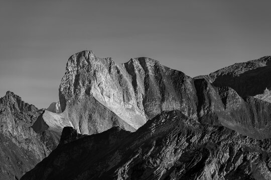 Rugged snail, 2268 m, in a group of thumbs: Sunlight over rocky ridges and alpine mats, a quiet moment high above the Allg&auml;u in the Allg&auml;u Alps, Bavaria, Germany