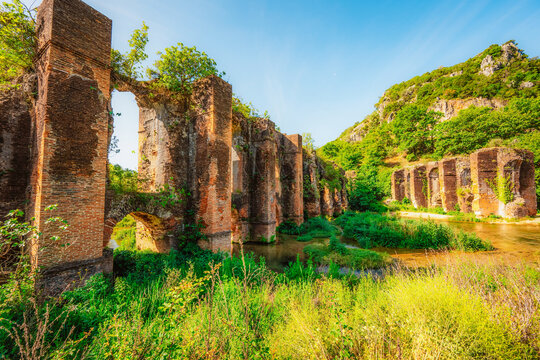 The ancient aqueduct that provided water to Nikopolis.