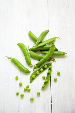 Tray of fresh peas