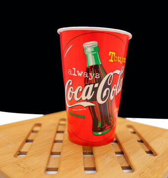 Gobelet en carton  au nom de Coca Cola