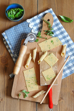 Shaping herb garganelli