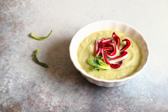 Roman broccoli cream soup with radicchio di Treviso