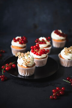 Currant cupcakes