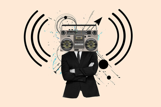 Collage de un hombre con traje y brazos cruzados y en su cabeza un equipo de musica retro Junto a elemenos geometricos sobre un fondo beige. Vista de frente y de cerca. Copy space