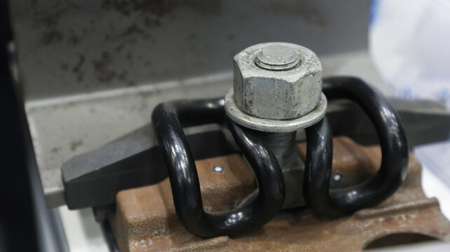 Heavy Duty Metal Lifting Shackle and Bolt