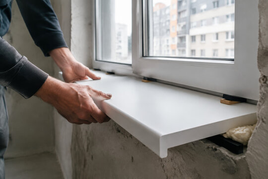 Un trabajo de instalaci&oacute;n de un alf&eacute;izar en un edificio de departamentos en una ciudad