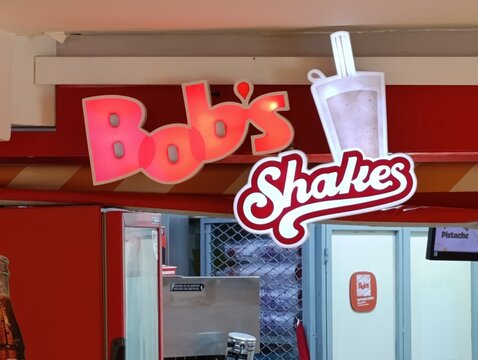 Fast Food - McDonald`s e Bob`s.