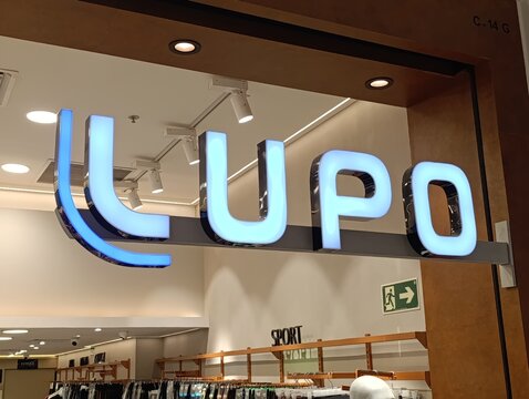Lupo - Marca brasileira de roupas e meias.