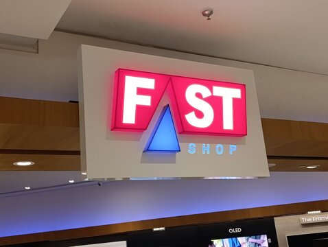 Fast Shop - Rede varejista brasileira de eletrodom&eacute;sticos, eletr&ocirc;nicos e produtos de tecnologia de alto padr&atilde;o, fundada em 1986 em S&atilde;o Paulo. A empresa opera com dezenas de lojas f&iacute;sicas em shoppings.