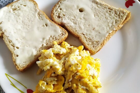 bread with cheese and eges