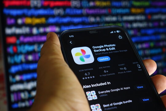 Google Photos is a premier digital media storage and smart picture sharing application developed by Google. This advanced cloud platform empowers modern users with AI-driven image organization and bac