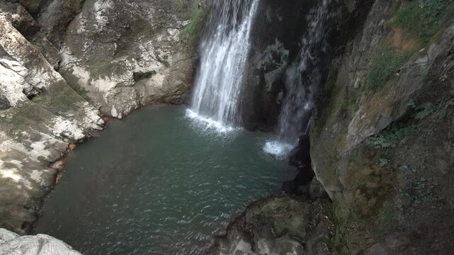 Risleten Wasserfall und Pool Risletenschlucht Nidwalden Schweiz - Sehensw&uuml;rdigkeiten Schweiz