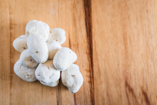 Andean white chu&ntilde;o in an ancestral ceramic pot and plate on a wooden table, raw organic chu&ntilde;os for a healthy vegetarian kitchen and natural nutrition.
