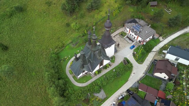 Krynica-Zdr&oacute;j - Polska - Architektura , domy , Jaworzyna Krynicka, nagrane dronem. Miasto i przyroda, g&oacute;ry, domy.