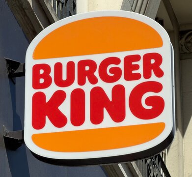 Enseigne d&rsquo;un restaurant Burger King &agrave; Paris. 10/08/2026.
