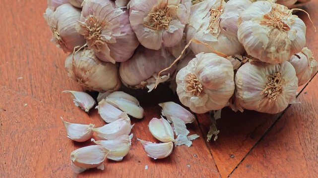 Dried garlic