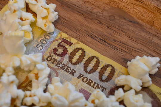 Five thousand Hungarian forint banknote with popcorn