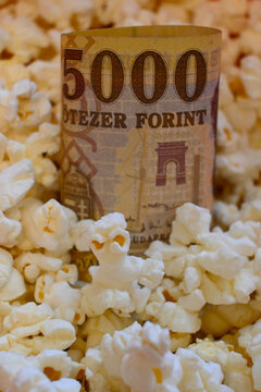 Hungarian 5000 forint banknote surrounded by popcorn