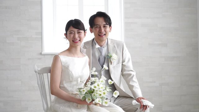 新郎新婦　ポートレート　カメラ目線