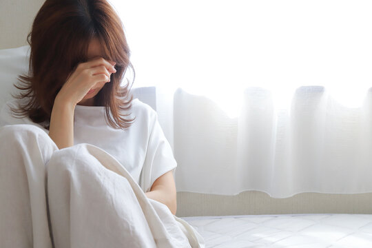 ストレスで落ち込む女性