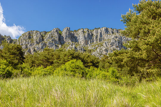 High cliffs rising above Seranon and the Bastide de Brondet, where Napoleon spent the night, nowadays a ruin