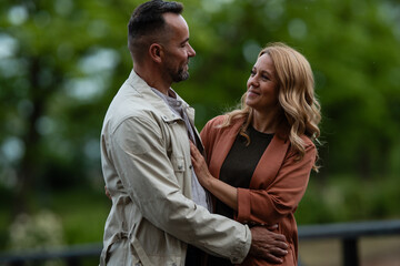 Fototapeta premium Couple expressing affection and happiness outdoors