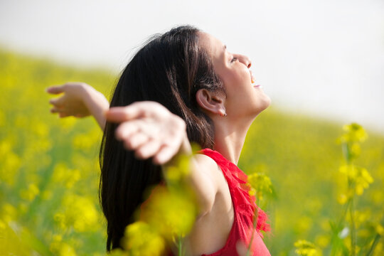 Young woman enjoying herself in a field 